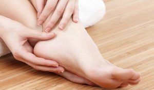 cach-cham-soc-da-got-chan