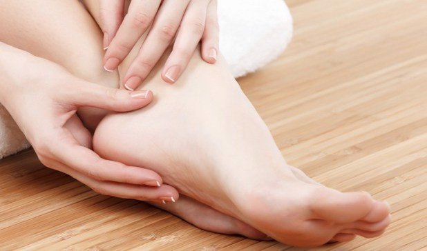 cach-cham-soc-da-got-chan