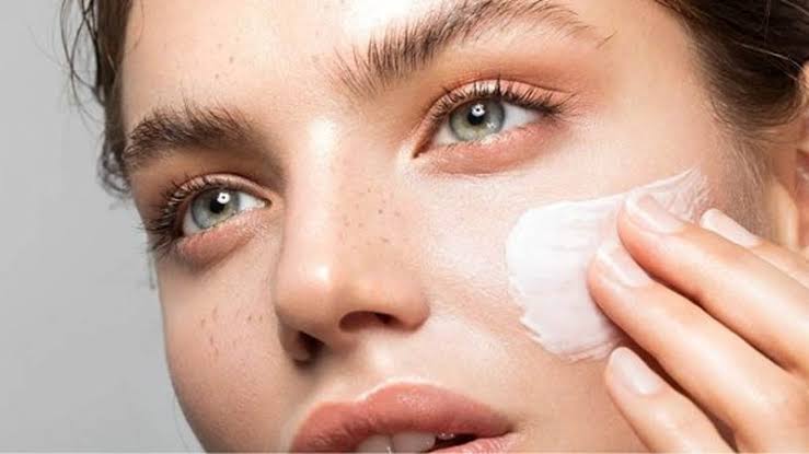 Da Nám Có Nên Dùng Kem Chống Nắng Không